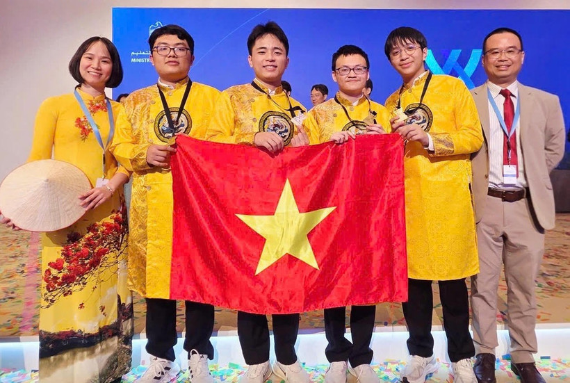 Đoàn Việt Nam tại Olympic Hóa học quốc tế lần thứ 57, năm 2025 (Ảnh: MOET)