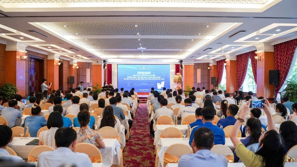 Thành phố Huế phát động phong trào “Bình dân học vụ số”, chương trình “Tìm hiểu dịch vụ công trực tuyến” và cuộc thi Khởi nghiệp sáng tạo năm 2025 - Ảnh 5.