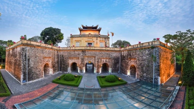Thang Long Imperial Citadel ដែលជាបេតិកភណ្ឌសំខាន់បំផុតដែលហាណូយលះបង់ធនធានដើម្បីការពារ និងលើកតម្កើងតម្លៃរបស់វា។ (រូបថត៖ nhandan.vn)