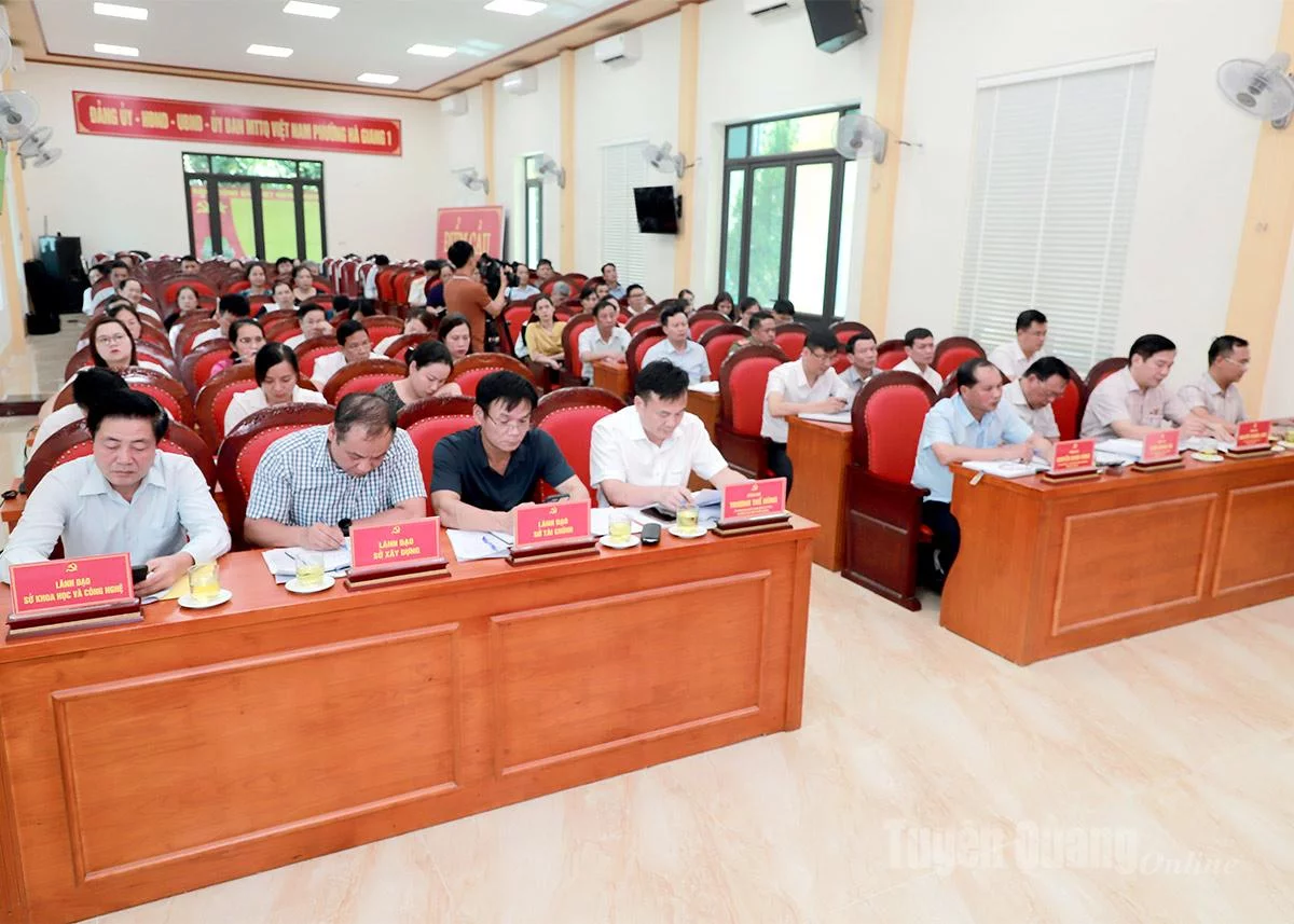 Các đại biểu phường Hà Giang 1 dự buổi làm việc với Đoàn công tác của Ban Thường vụ Tỉnh ủy. Ảnh: Phi Anh