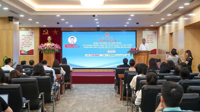 Le rédacteur en chef adjoint du journal de l'industrie et du commerce, Nguyen Tien Cuong, a prononcé le discours d'ouverture de l'atelier.