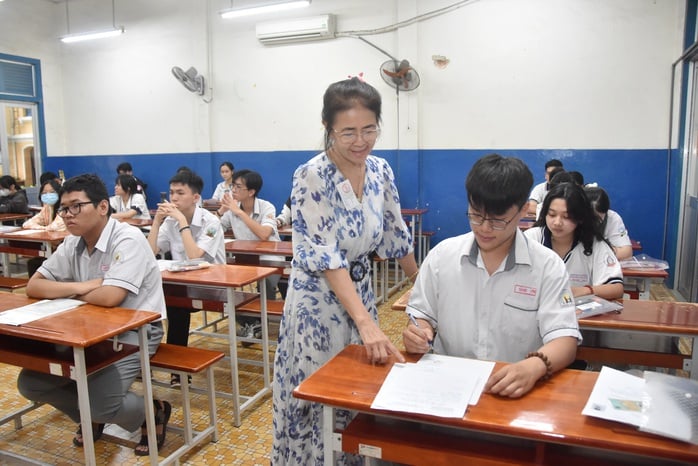 Điểm chuẩn xét tuyển đại học sẽ giảm? - Ảnh 1.