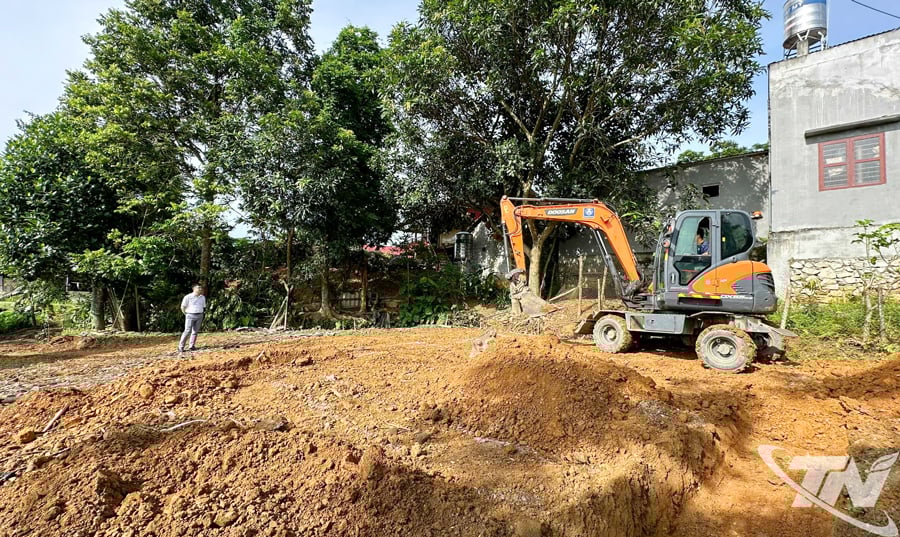 Gia đình ông Hà Văn Lạo thôn An Phát (xã Thanh Mai) thi công phần móng nhà.