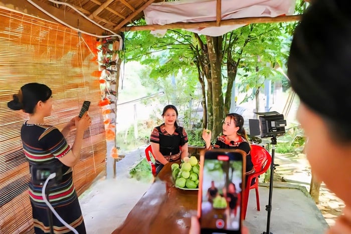 Tạo nên thay đổi từ chiếc điện thoại thông minh cho chị em khởi nghiệp- Ảnh 2.