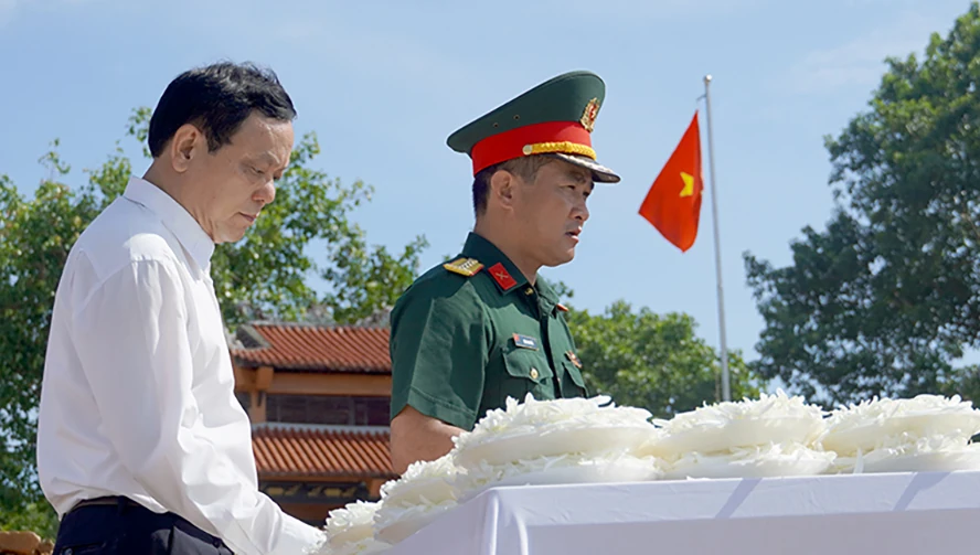 Lãnh đạo tỉnh dâng hương tưởng niệm Anh hùng liệt sĩ tại các địa danh lịch sử