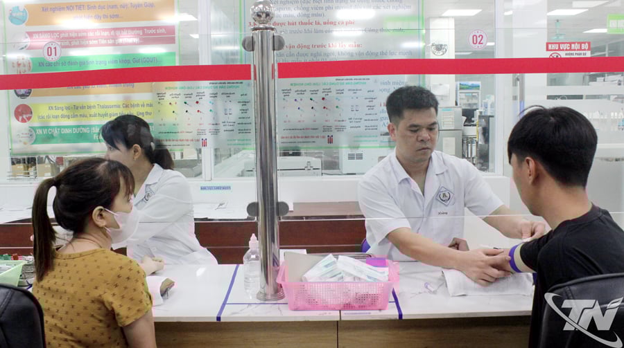 Trung bình mỗi ngày, tại Bệnh viện A Thái Nguyên có khoảng 20-30 người nhà bệnh nhân đến làm các xét nghiệm định nhóm máu để tham gia hiến máu.