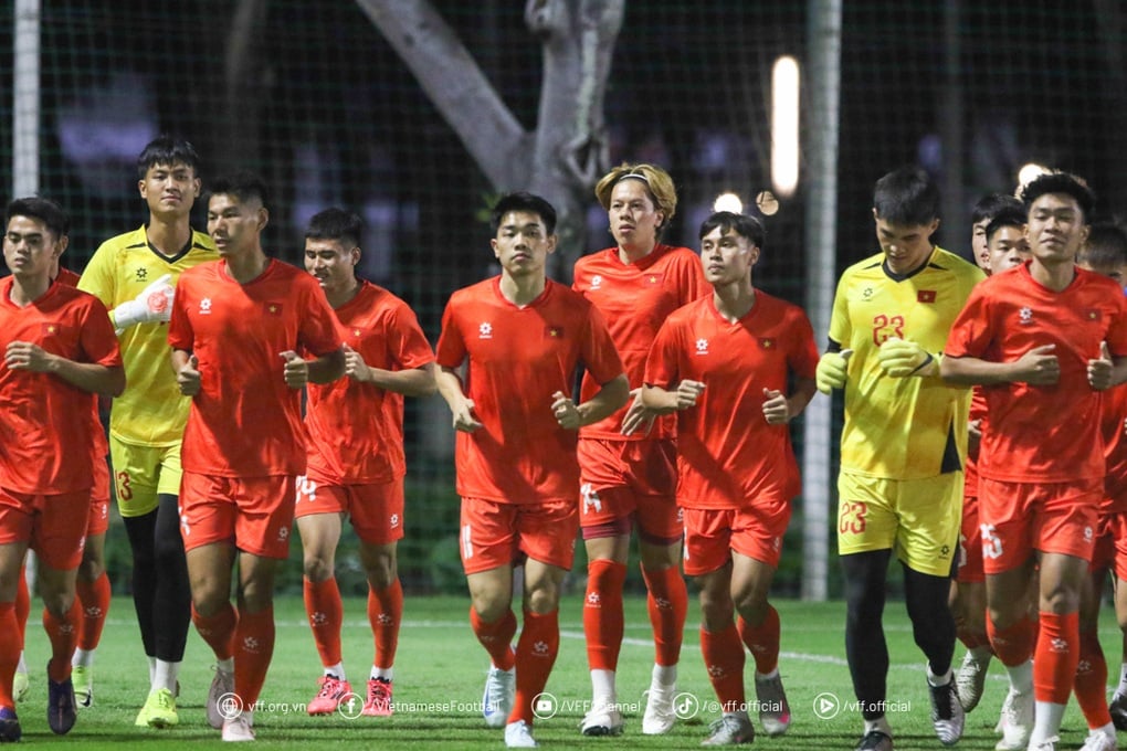 U23 Việt Nam hứng khởi trong buổi tập đầu tiên ở Indonesia - 1