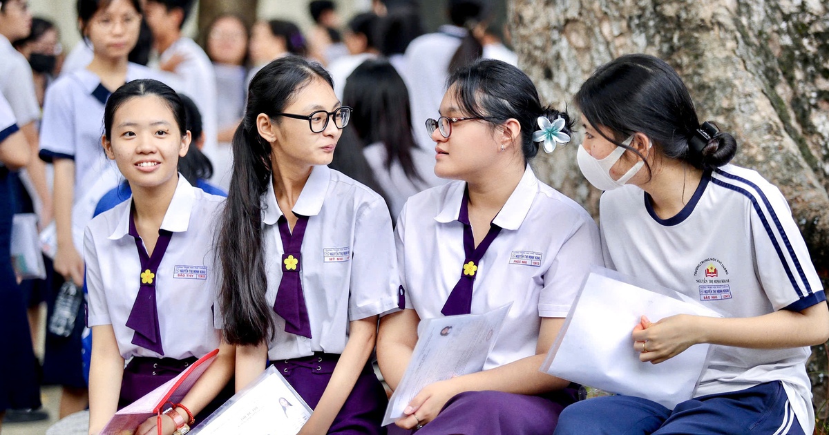 Ngay sau khi Bộ GD-ĐT có phổ điểm, một trường ĐH công bố điểm sàn xét tuyển