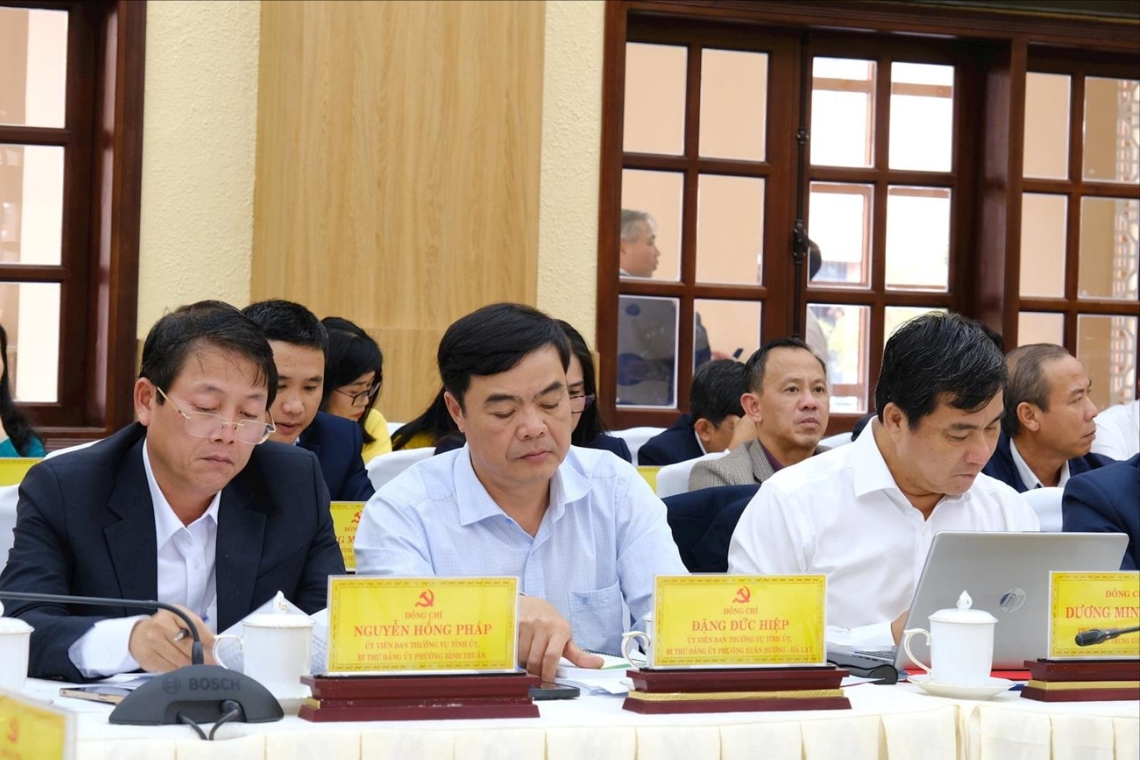 cac-dong-chi-ban-chap-hanh-dang-bo-tinh-lam-dong-tham-du-hoi-nghi(1).jpg