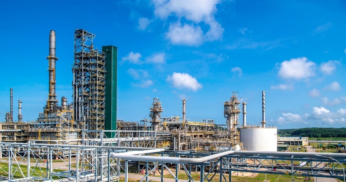 petrovietnam-da-dang-phat-trien-cac-loai-hinh-nang-luong-moi.jpg