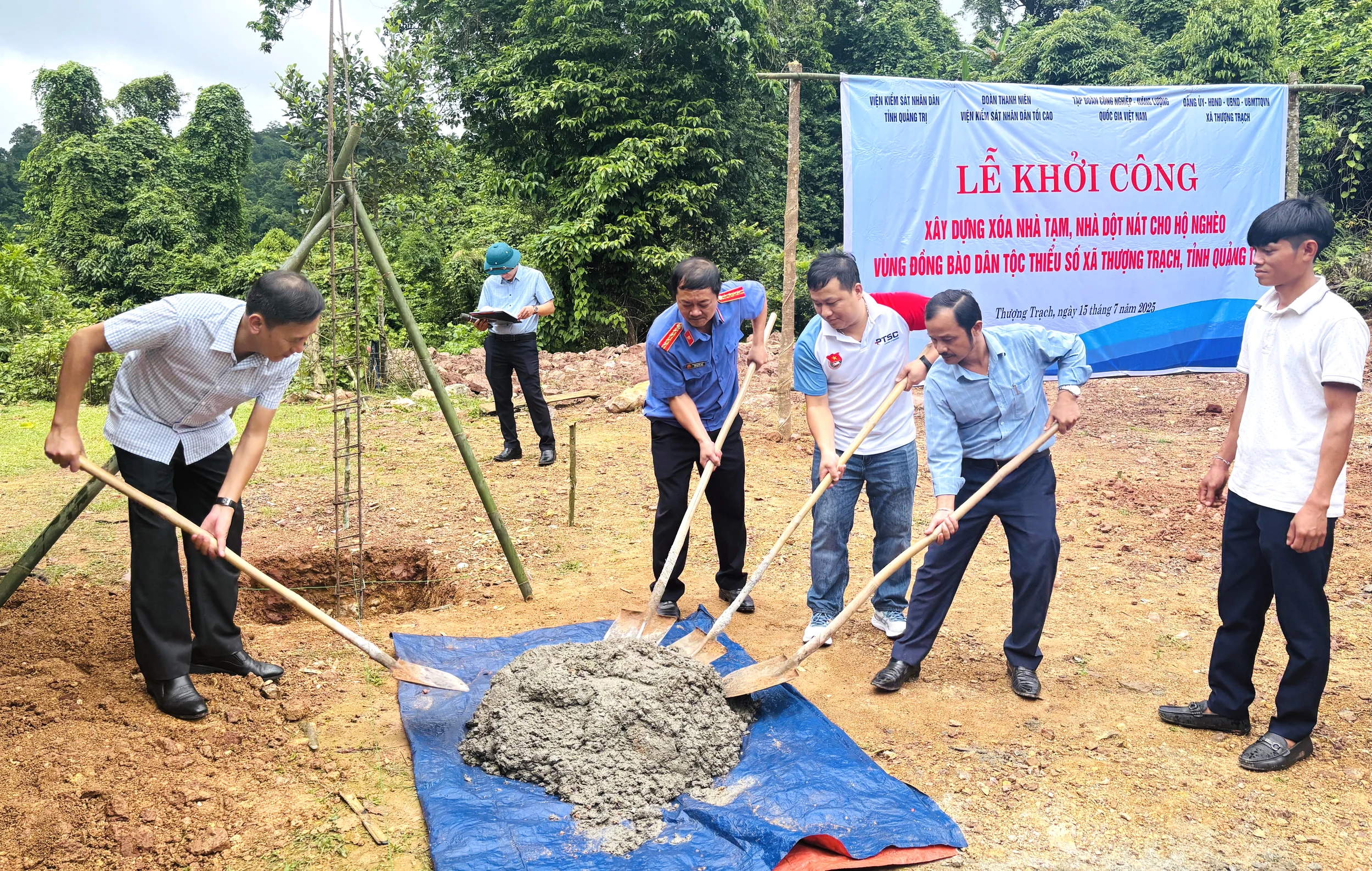 Khởi công xây dựng 30 nhà ở cho hộ nghèo tại xã Thượng Trạch