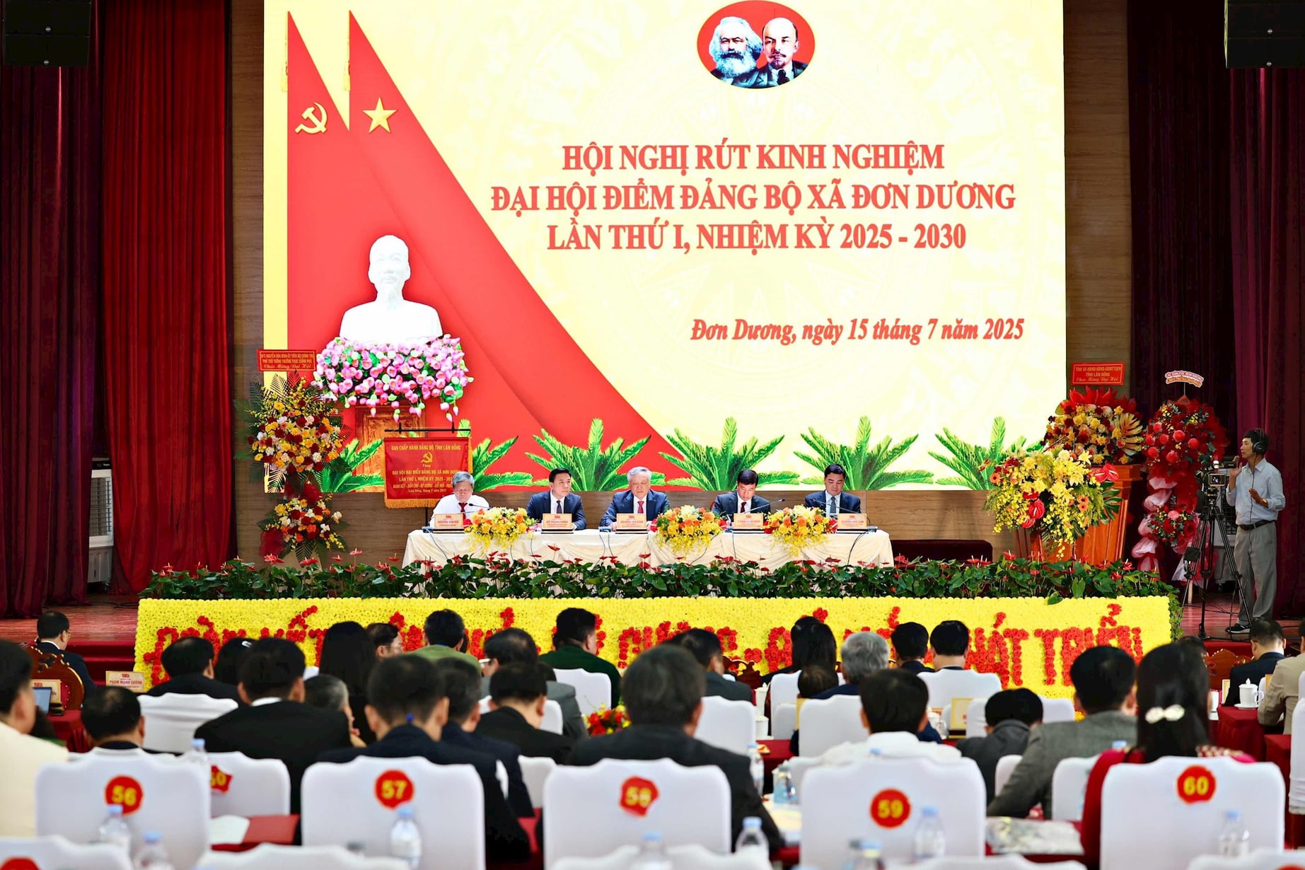 quang-canh-hoi-nghi(1).jpg