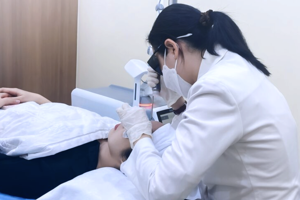 Đi xăm chân mày tài lộc, cô gái 28 tuổi khốn khổ vì gặp thảm họa nhan sắc - 2