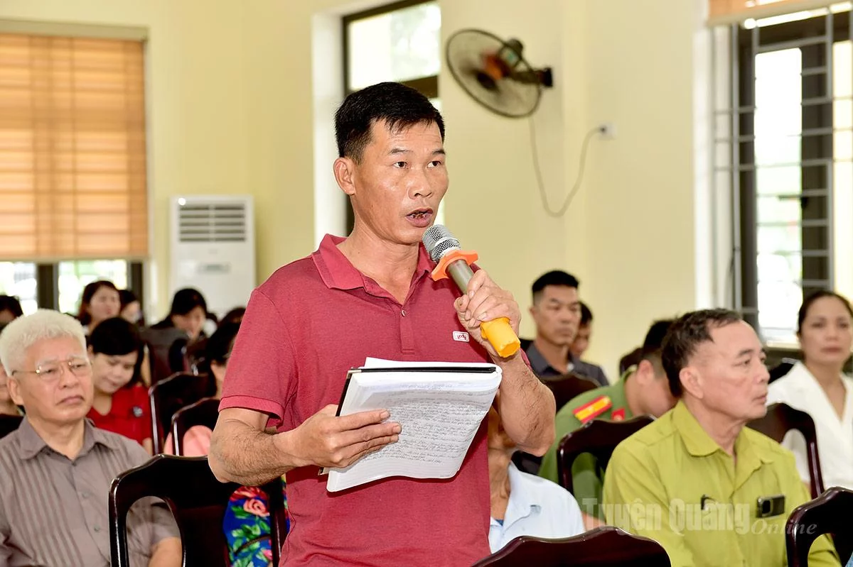 Cử tri phường Minh Xuân nêu ý kiến.