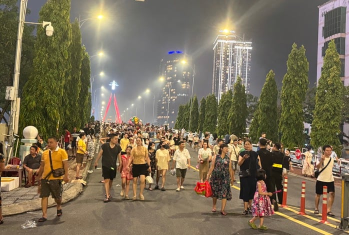 Doanh thu du lịch Đà Nẵng bứt phá sau lễ hội pháo hoa DIFF 2025 - Ảnh 2.