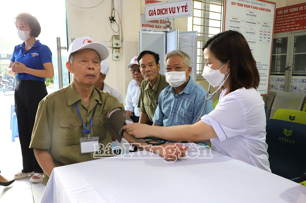 Người có công với cách mạng trên địa bàn tỉnh thường xuyên được khám bệnh, chăm sóc sức khỏe