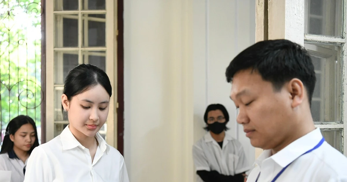 Lệch pha điểm số: Học bạ đang 'tô son', hay kỳ thi quá khắt khe?