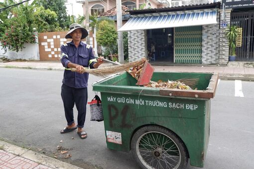 អ្នកកែសម្ផស្សតាមដងផ្លូវ