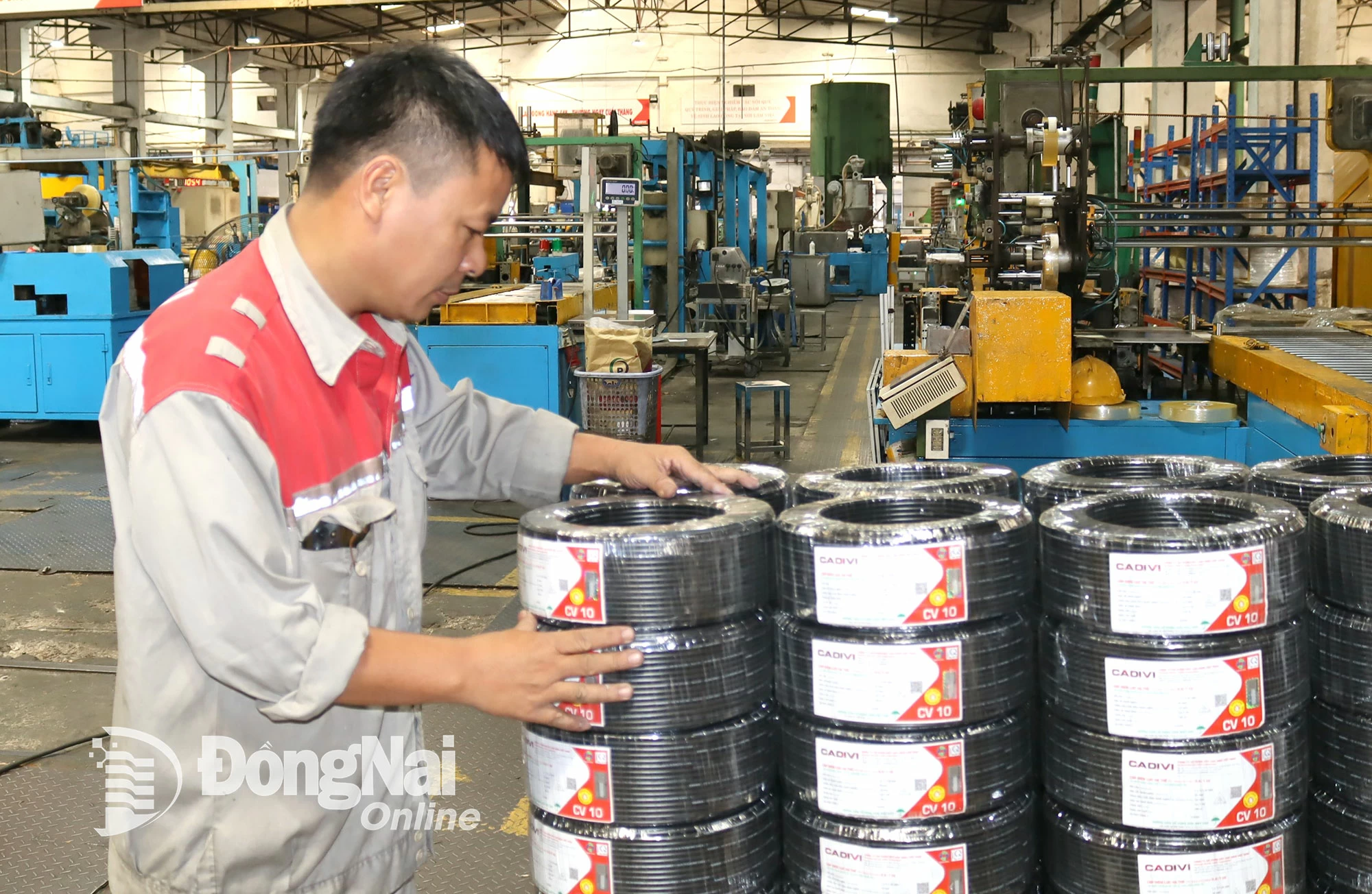 Sản xuất tại Công ty CP Dây cáp điện Việt Nam - CADIVI, doanh nghiệp  nằm trong Khu công nghiệp Biên Hòa 1. Ảnh: Hoàng Lộc