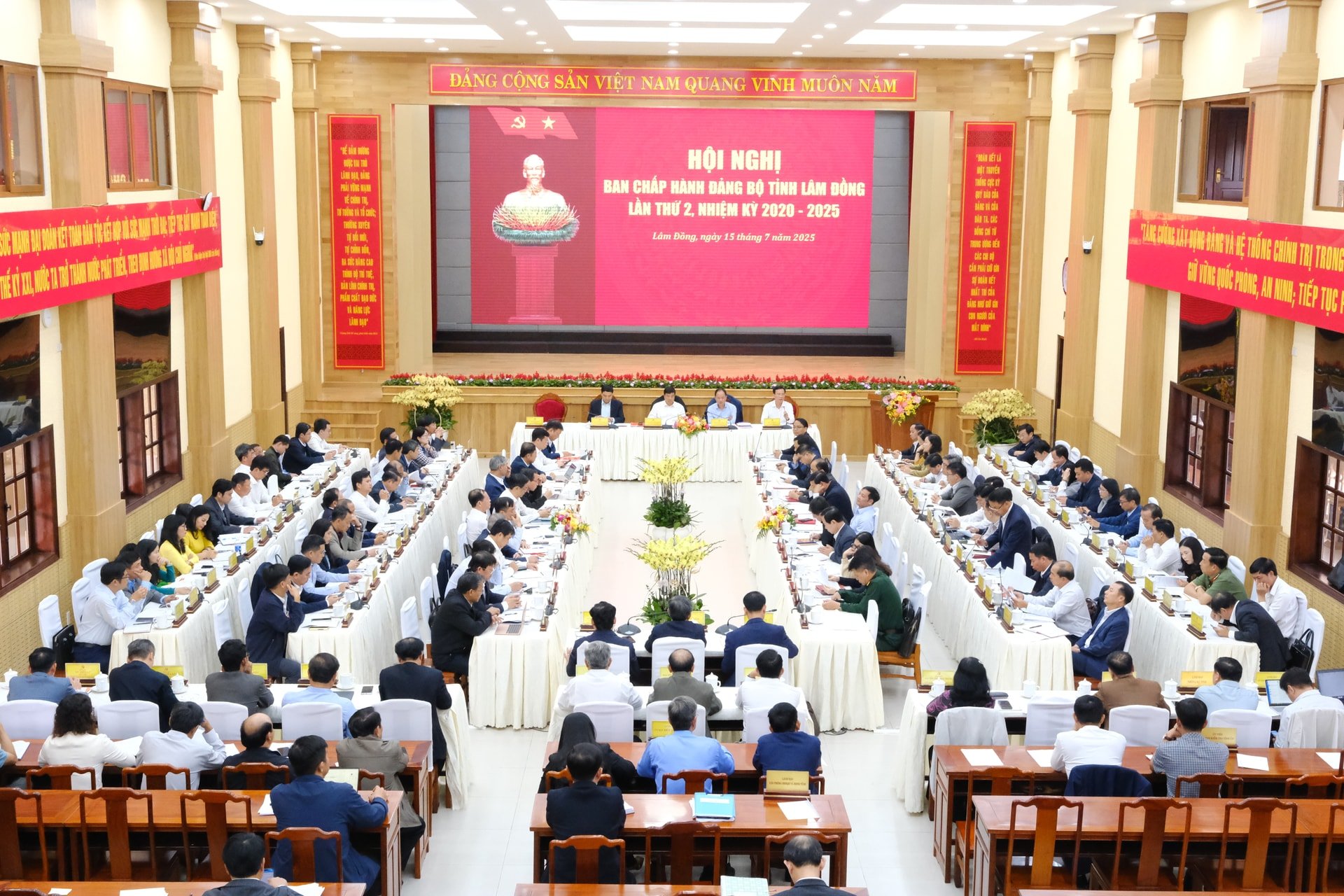 Toàn cảnh hội nghị