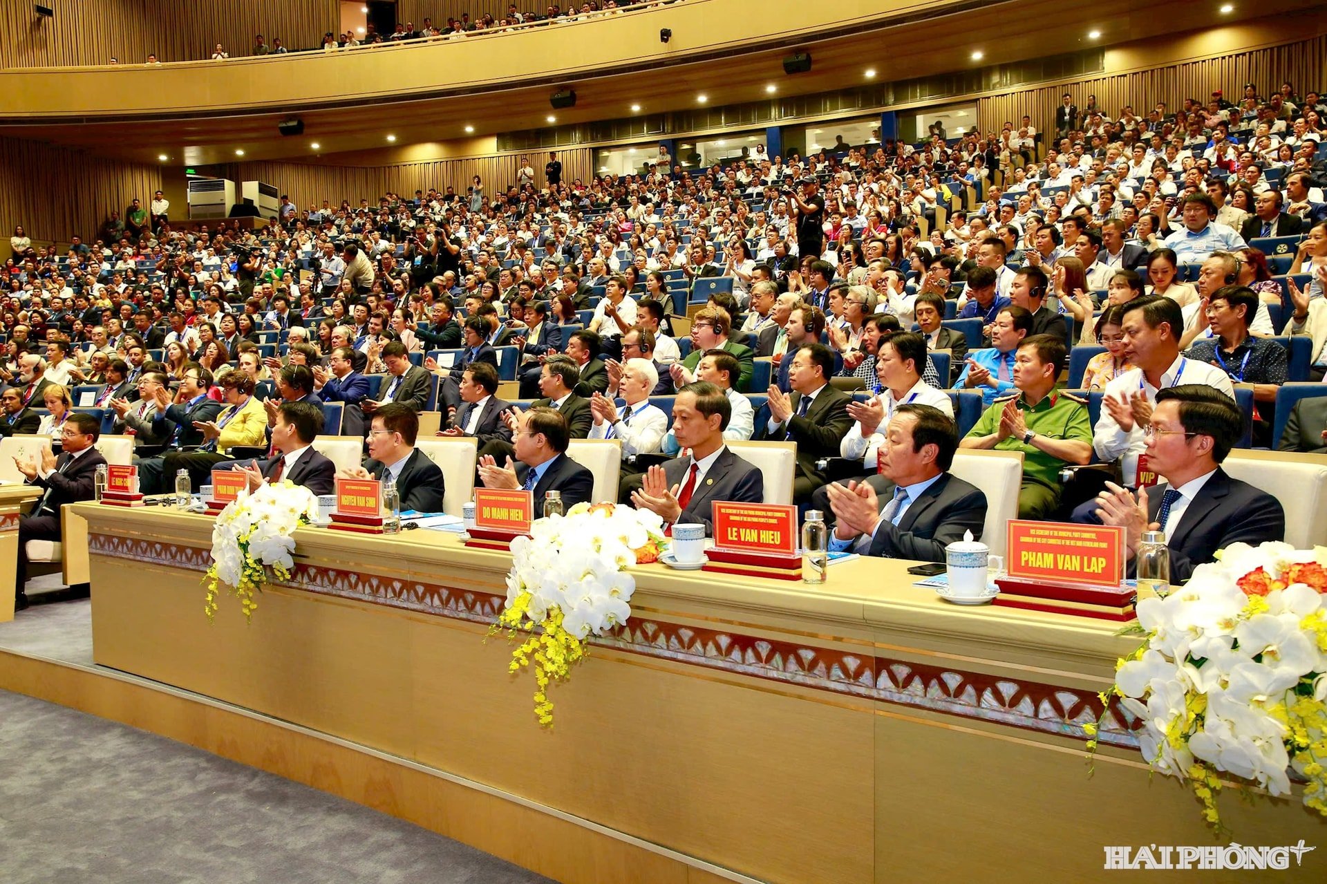 hoi-nghi-4(1).jpg