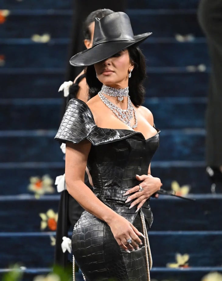 Kim Kardashian - Ảnh 10.