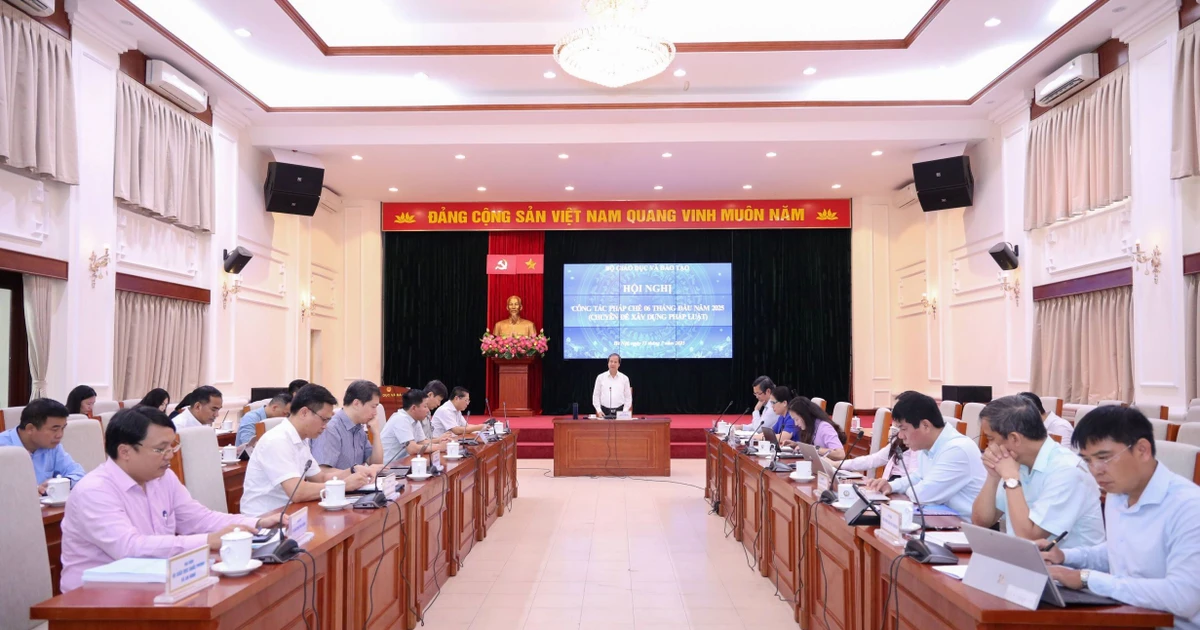 Bộ GD&ĐT tập trung thời gian, nhân lực, vật lực hoàn thành tốt công tác thể chế