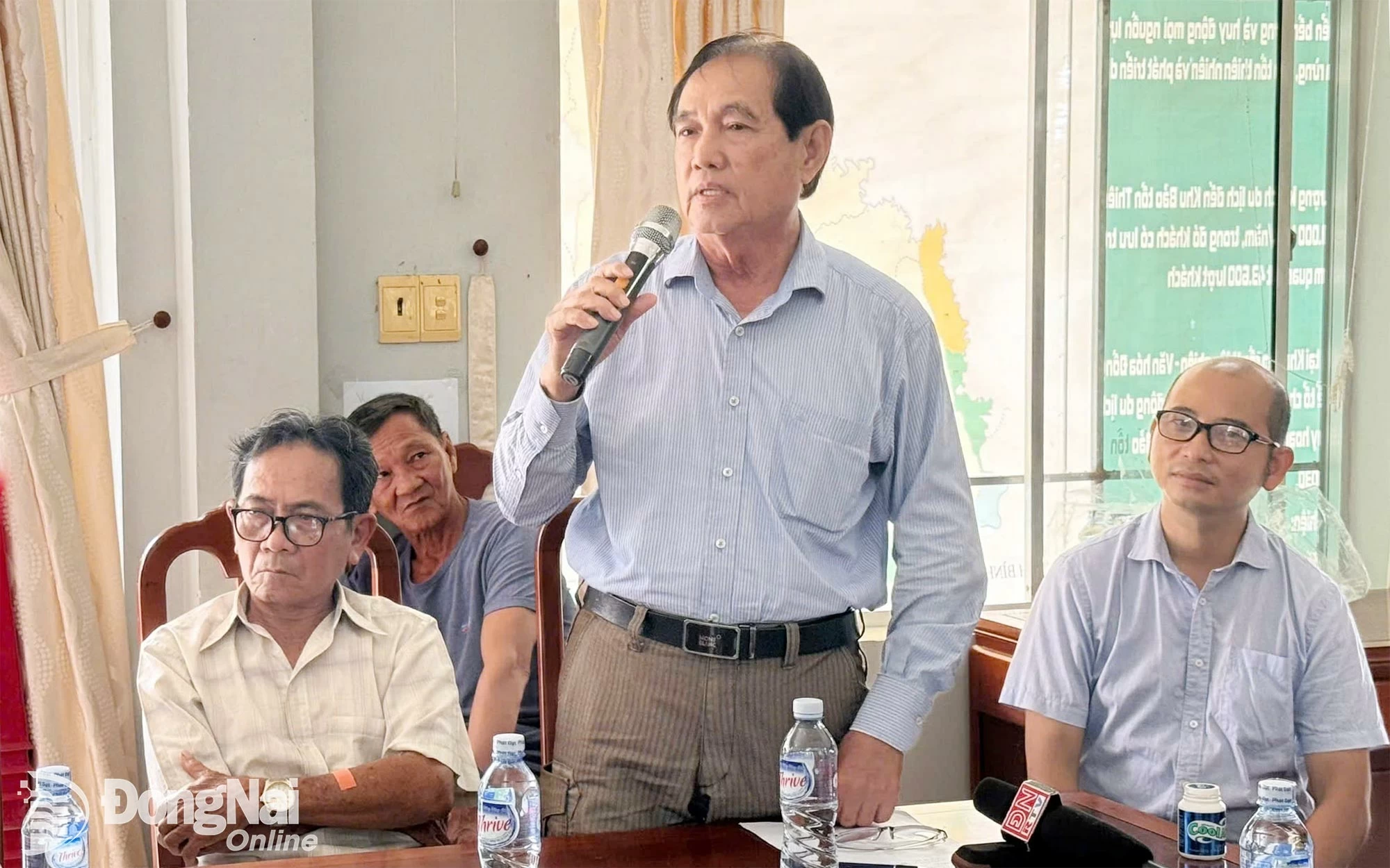 Ông Võ Quang Minh, hộ nhận giao khoán trong Khu bảo tồn phát biểu tại buổi đối thoại. Ảnh: Quang Phát