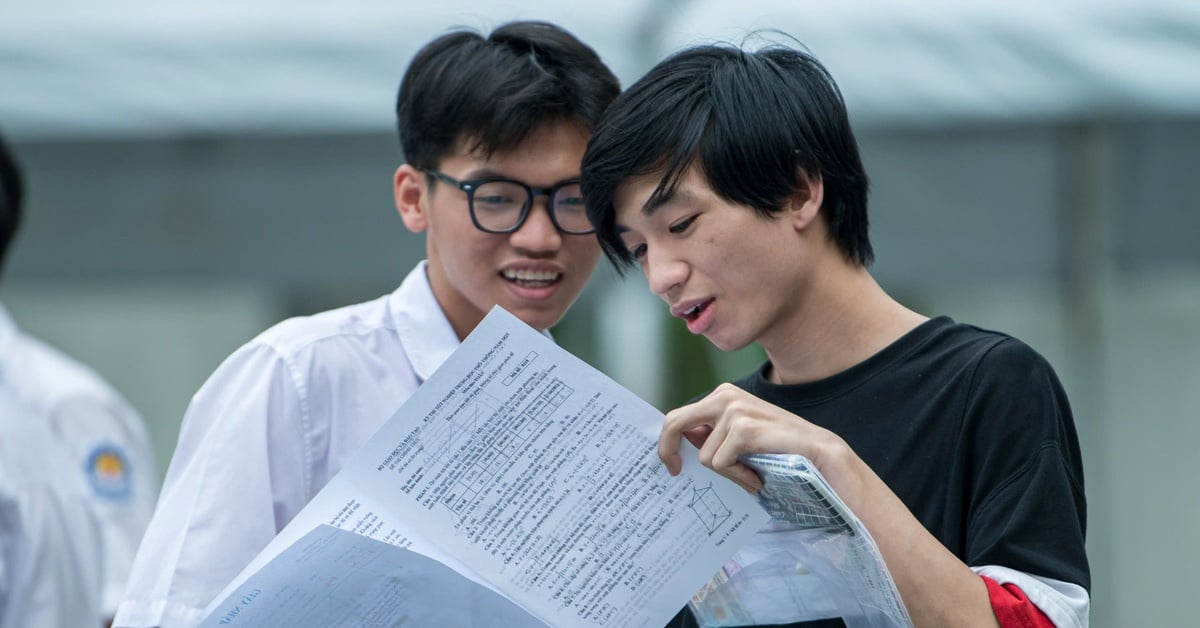 Phổ điểm môn tiếng Anh thi tốt nghiệp THPT 2025: Điểm trung bình ngang năm trước