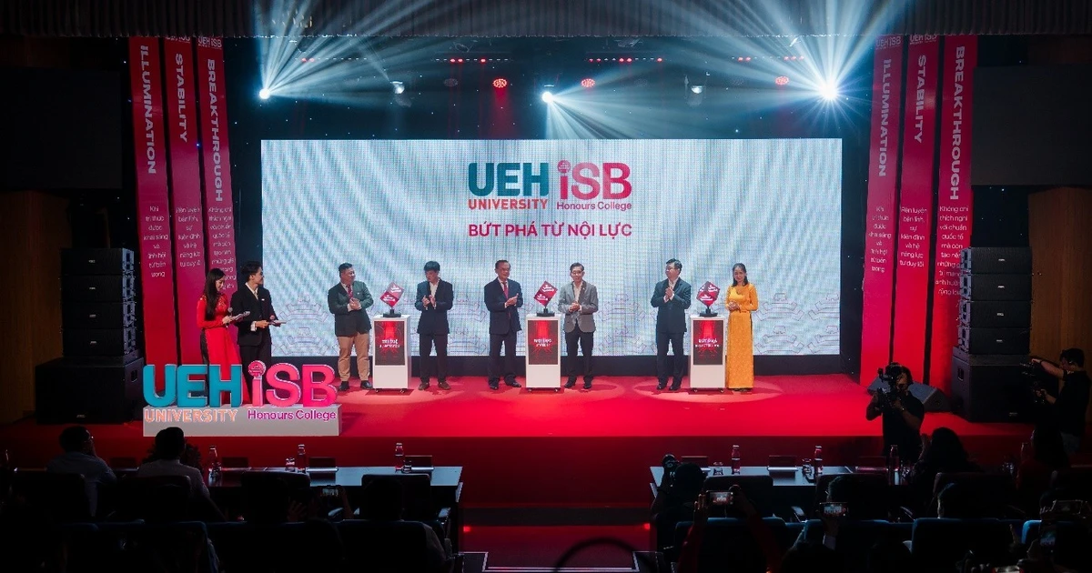 សាលាទេពកោសល្យ UEH.ISB៖ ជាជំហានមួយឆ្ពោះទៅកាន់ពិភពលោកសម្រាប់និស្សិតវៀតណាម