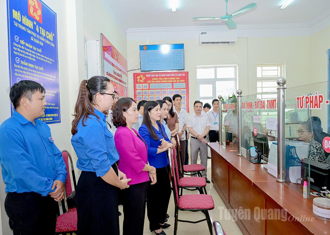 Các đồng chí lãnh đạo tỉnh tiếp tục kiểm tra hoạt động của các xã sau sáp nhập