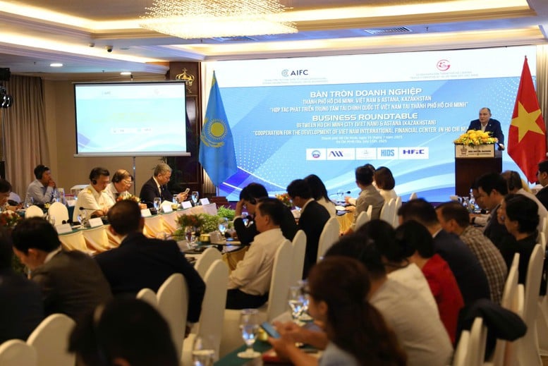 TPHCM mời gọi doanh nghiệp Kazakhstan đầu tư vào trung tâm tài chính- Ảnh 3.
