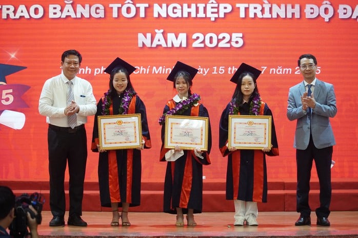 Tốt nghiệp trong bối cảnh mới, sinh viên hành chính công không nao núng  - Ảnh 1.