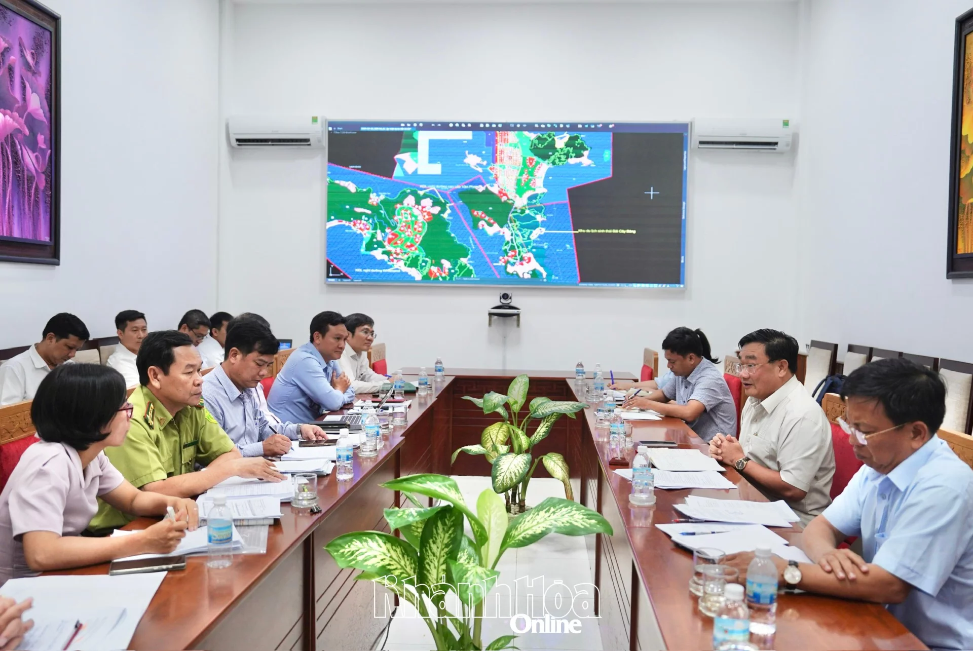 ទិដ្ឋភាព​ប្រជុំ។