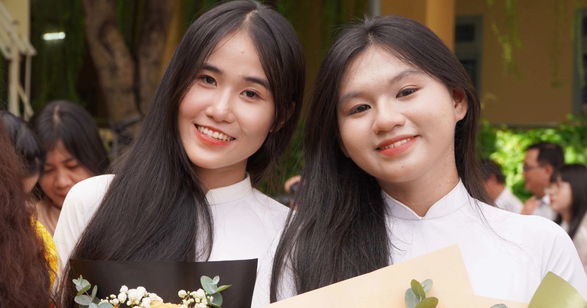 Điểm thi tốt nghiệp THPT 2025: Số điểm 10 tăng vọt