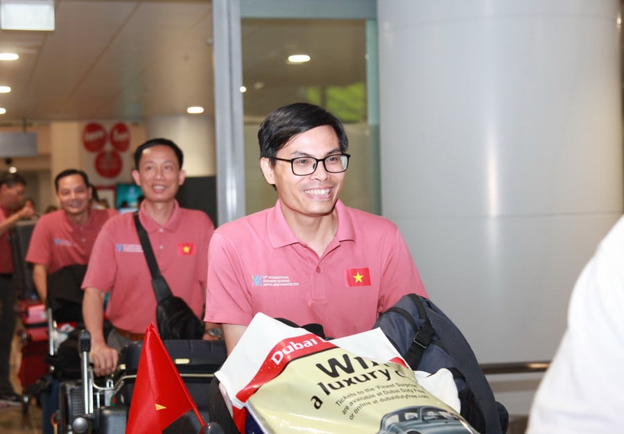 Các thầy cô giáo trong đoàn.