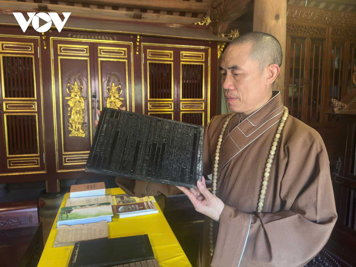 Thượng tọa Thích Thanh Vịnh, Phó Trụ trì chùa Vĩnh Nghiêm bên bản Mộc bản có tuổi đời hơn 200 năm