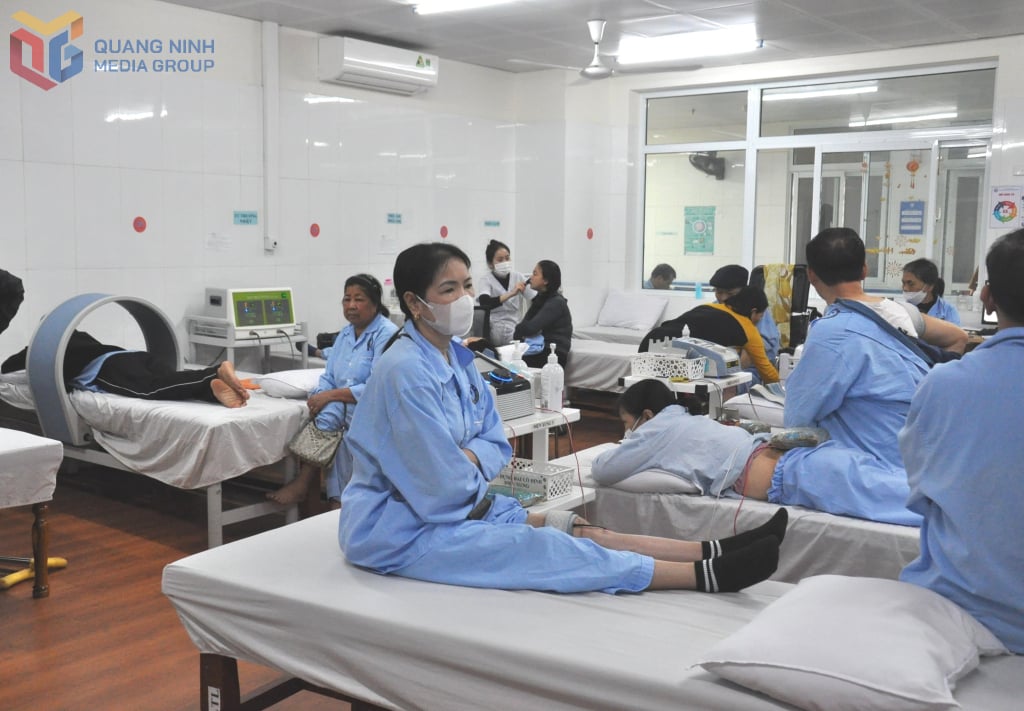 Elderly people receive rehabilitation treatment at the Provincial Geriatric and Rehabilitation Hospital.