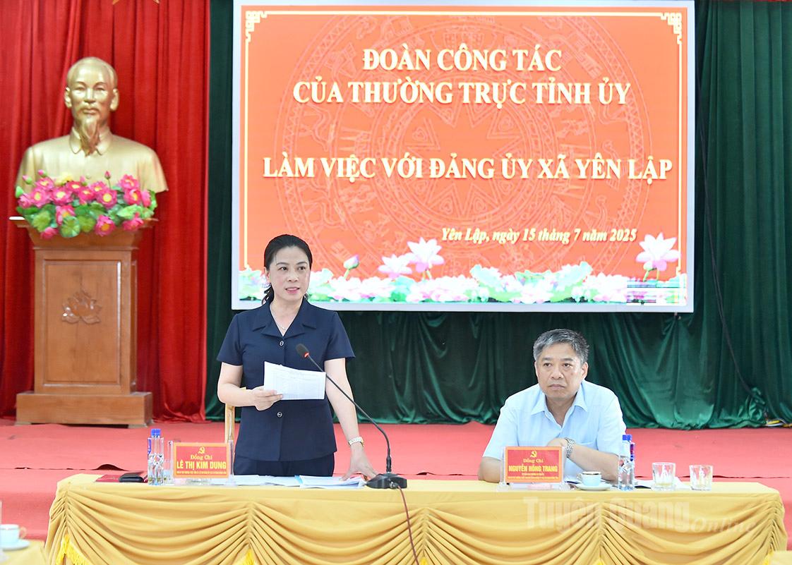 Der ständige stellvertretende Sekretär des Provinzparteikomitees, Le Thi Kim Dung, arbeitet mit der Gemeinde Yen Lap zusammen