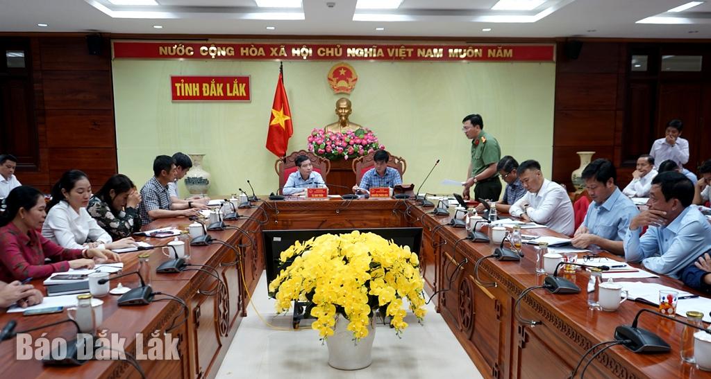 Đại biểu tham dự cuộc họp