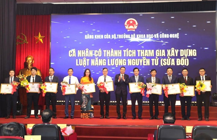 Vinh danh các tập thể, cá nhân tiêu biểu đóng góp vào hành trình lập pháp và chuyển đổi số ngành KH&CN - Ảnh 8.