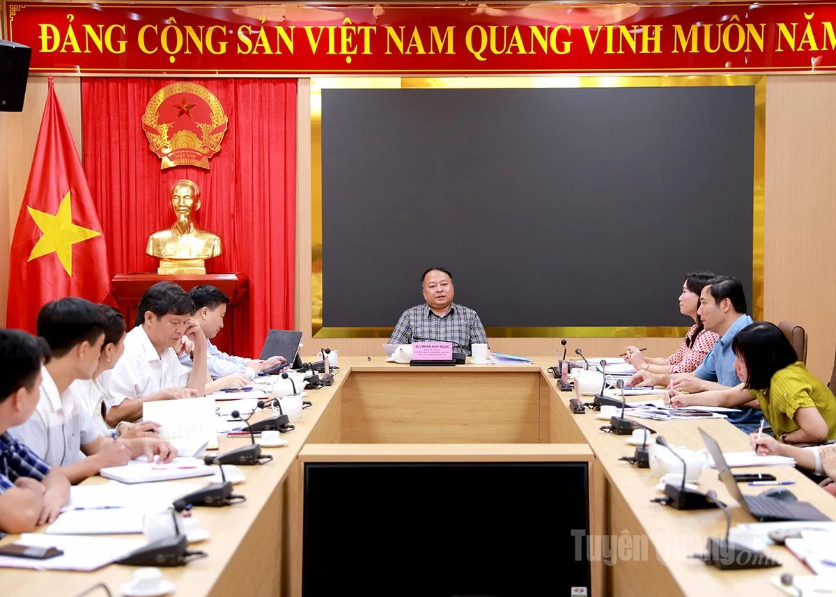 Chủ tịch UBND tỉnh Phan Huy Ngọc chủ trì họp duyệt văn kiện Đại hội Đảng bộ Sở Nông nghiệp và Môi trường.