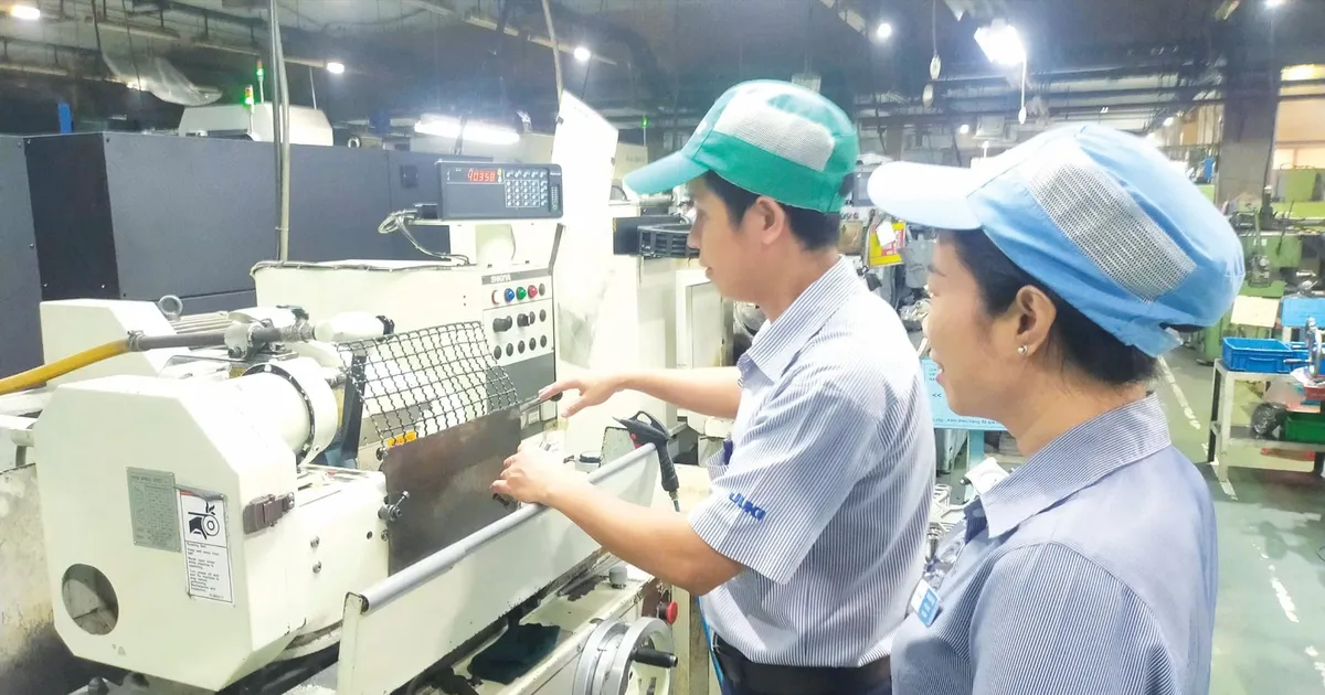Tăng lương tối thiểu vùng 7,2% từ năm 2026: Hài hòa lợi ích doanh nghiệp và người lao động