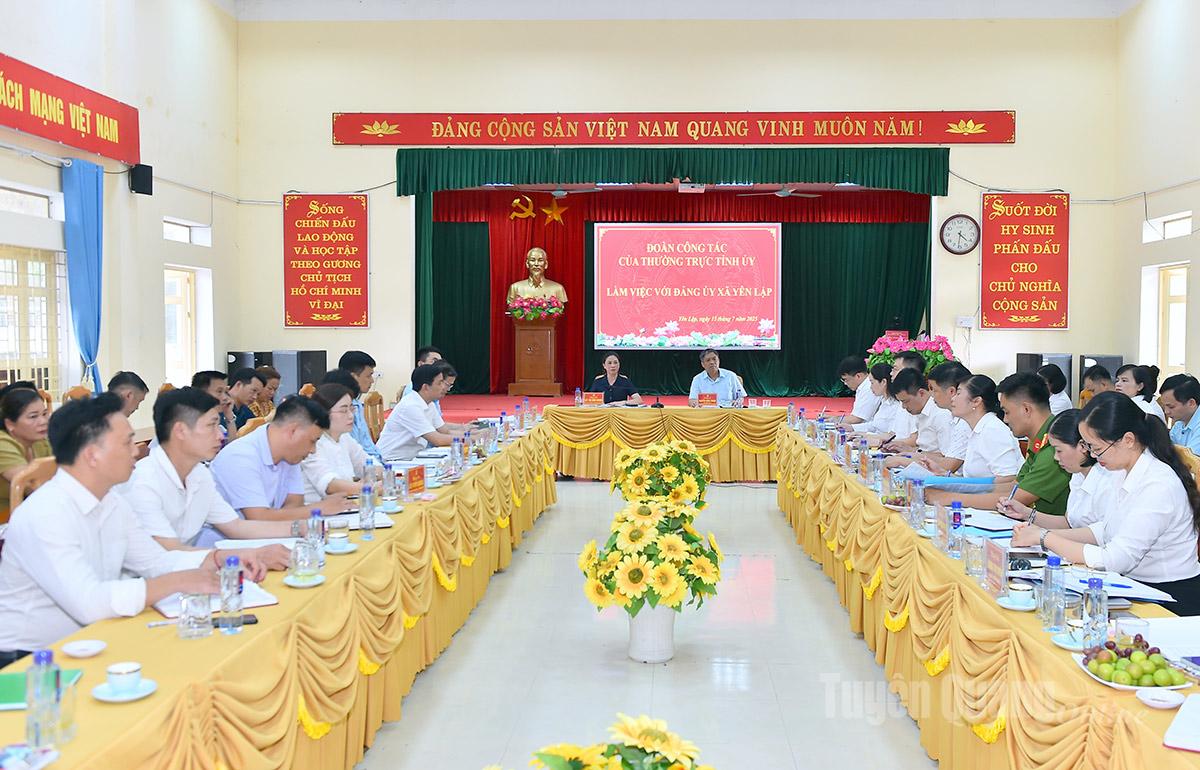 Đồng chí Lê Thị Kim Dung, Phó Bí thư Thường trực Tỉnh ủy và đoàn công tác làm việc tại xã Yên Lập.