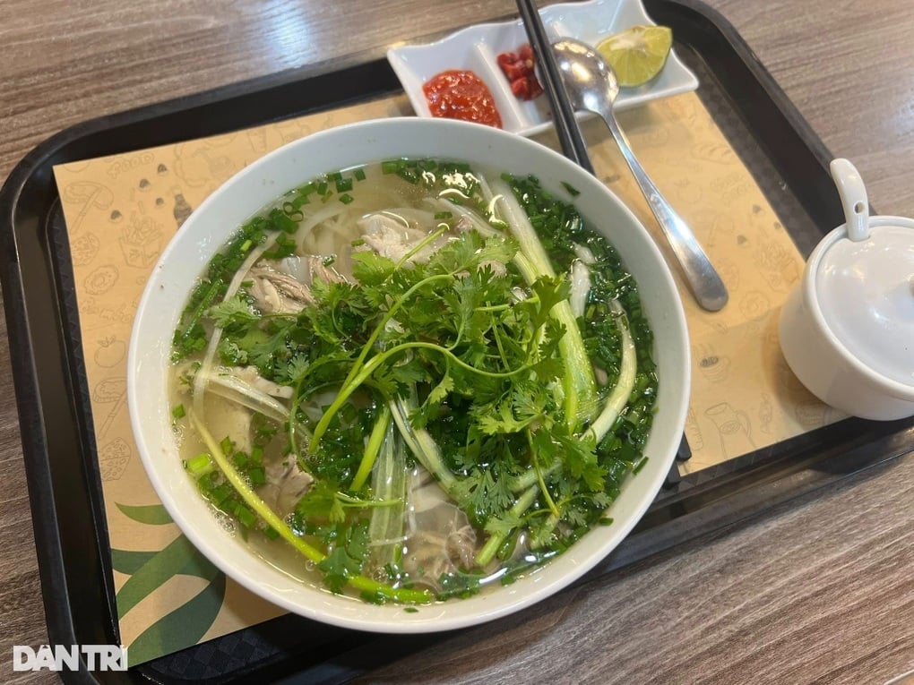 Vụ bánh mì 208.000 đồng ở Nội Bài: Cách các nước ngăn chặt chém ở sân bay - 2