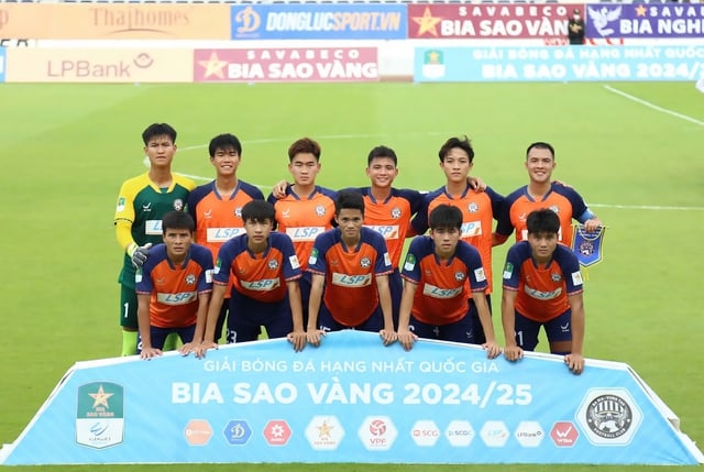TP.HCM có 4 đội đá hạng nhất, nhưng suất lên V-League nhiều khả năng thuộc về...- Ảnh 1.
