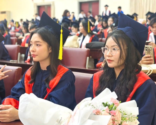  Hơn 300 sinh viên Phân hiệu Học viện Hành chính và Quản trị công TP.HCM tốt nghiệp  - Ảnh 2.