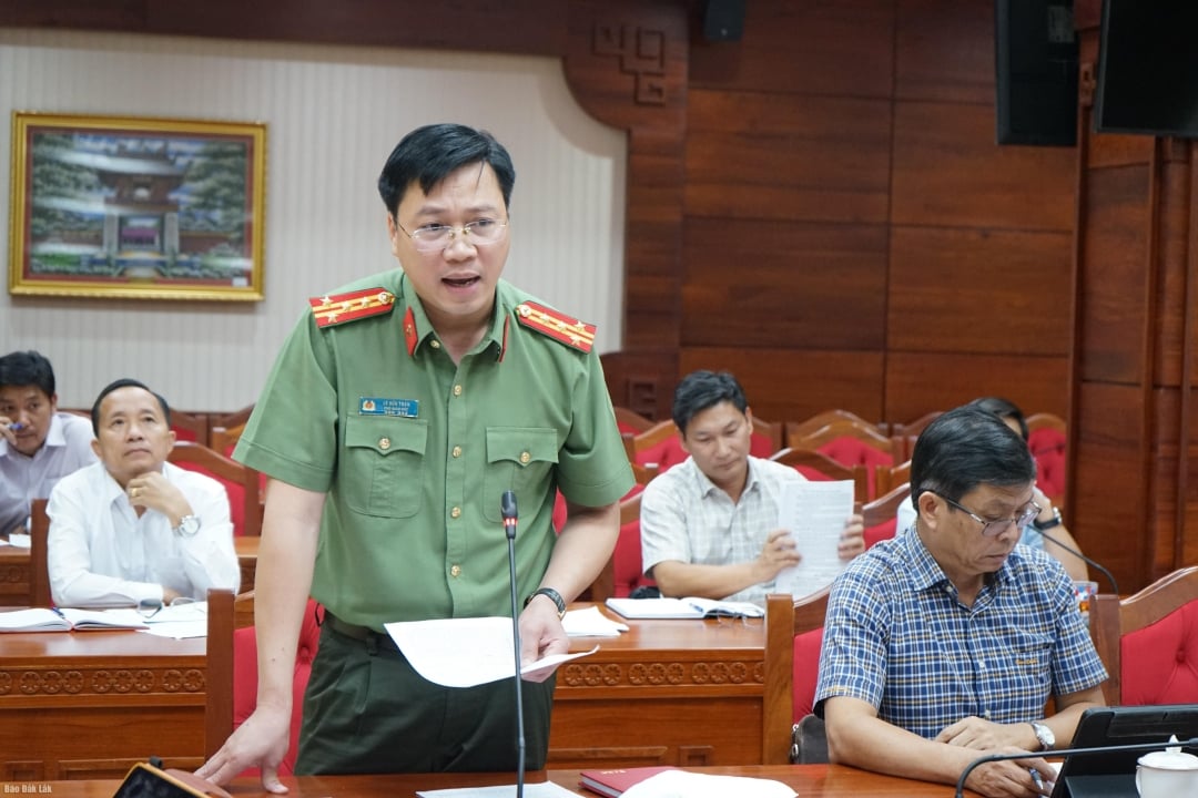 Đại diện Công an tỉnh báo cáo tiến độ triển khai thực hiện
