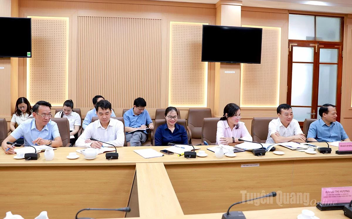 Ban Thường vụ Đảng ủy Sở Tài chính tại buổi duyệt văn kiện Đại hội Đảng bộ Sở.