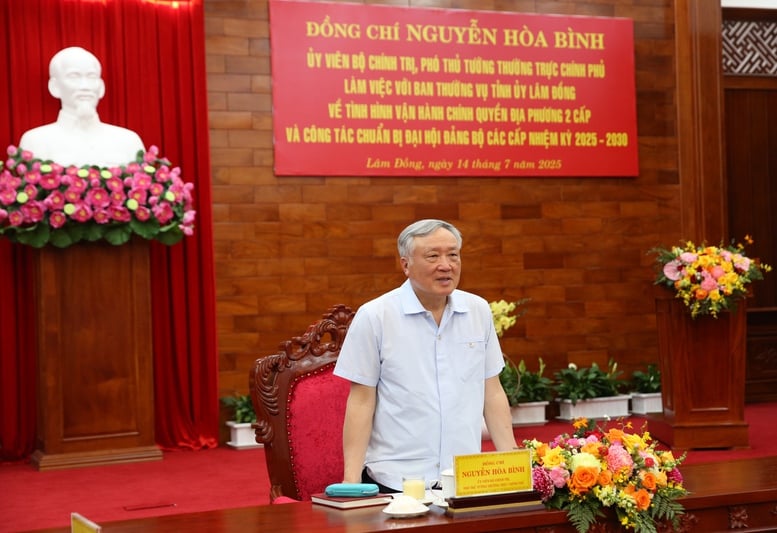 Phó Thủ tướng Thường trực Nguyễn Hòa Bình: Chính quyền địa phương 2 cấp của tỉnh Lâm Đồng vận hành khá suôn sẻ, trơn tru- Ảnh 1.